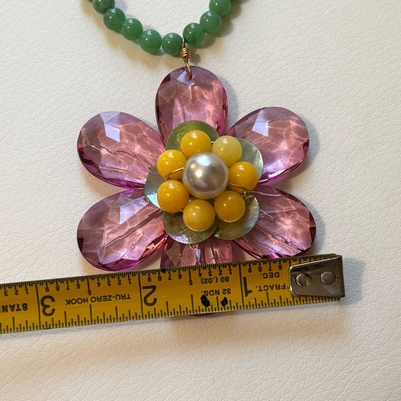 Vintage Lenora Dame acrylic and natural stone large flower pendant necklace - Picture 10 of 10